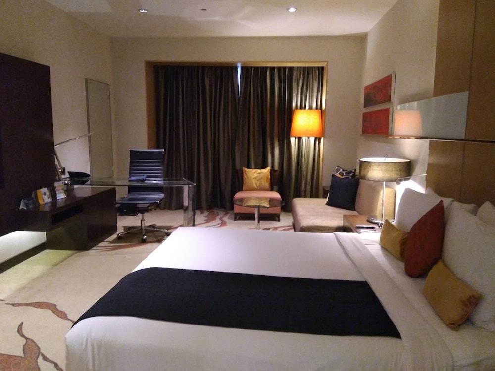 Radisson Blu Hotel Amritsar Bagian luar foto A room at the hotel