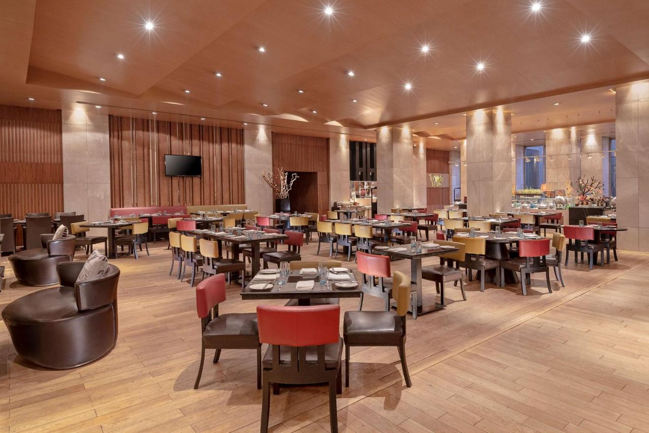 Radisson Blu Hotel Amritsar Bagian luar foto The restaurant