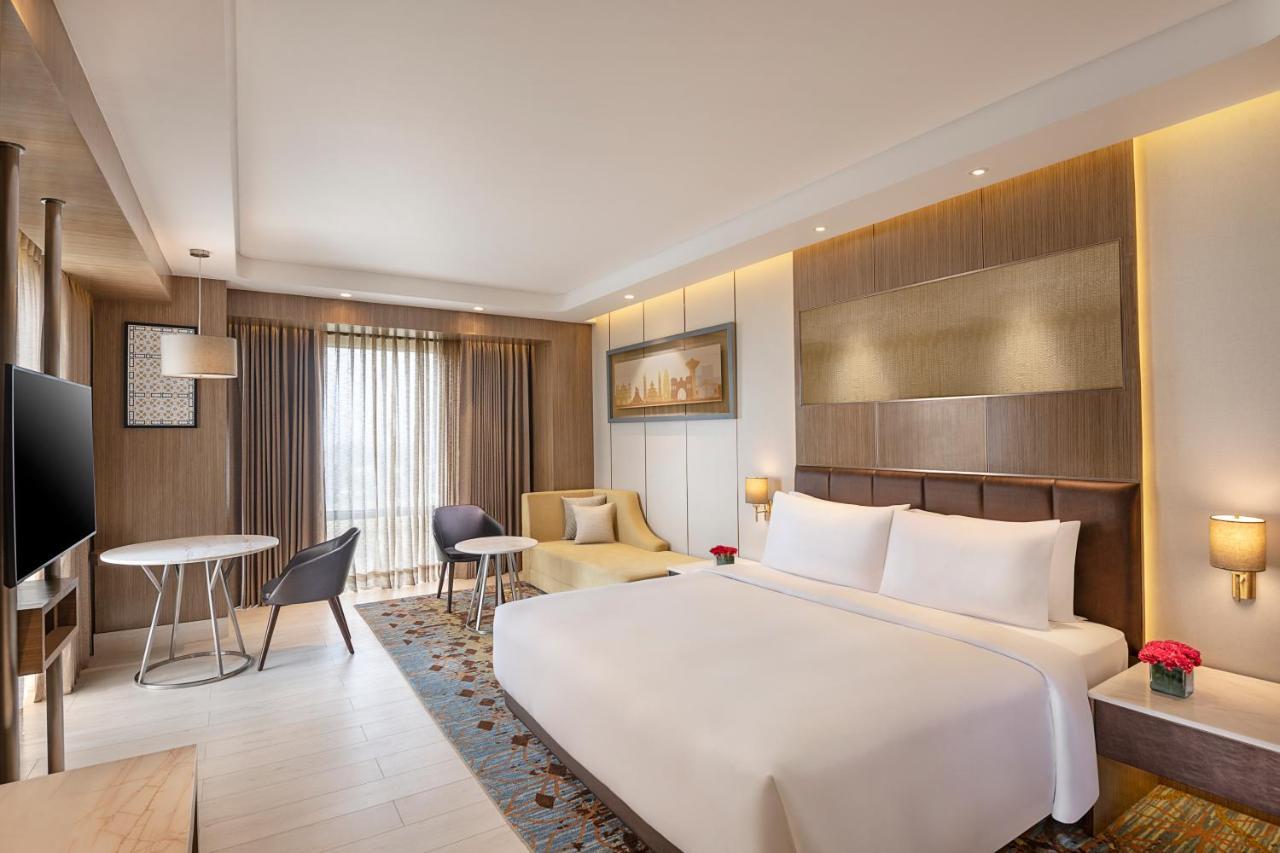 Radisson Blu Hotel Amritsar Bagian luar foto Deluxe Room