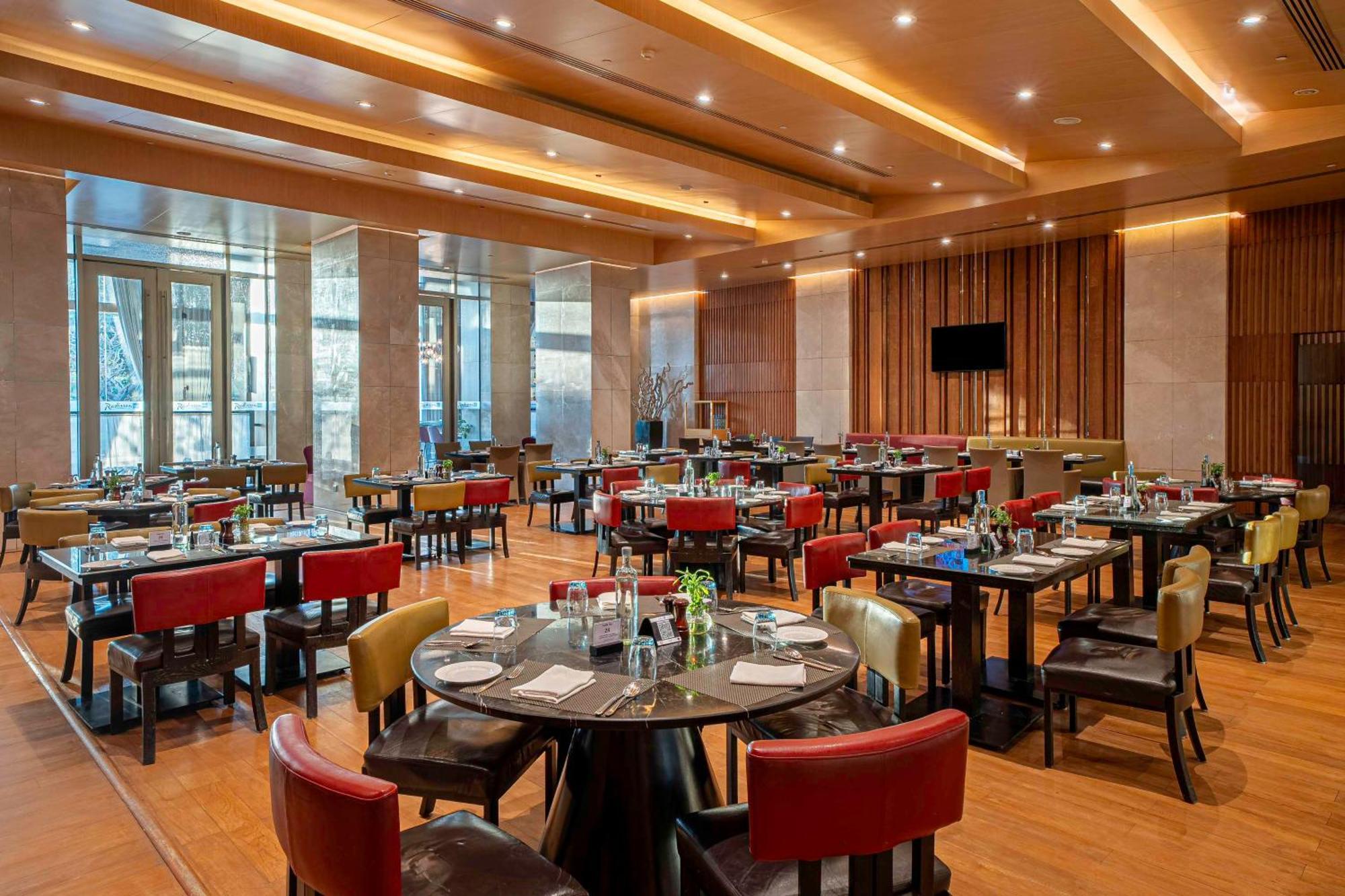 Radisson Blu Hotel Amritsar Bagian luar foto The Park, Hyderabad