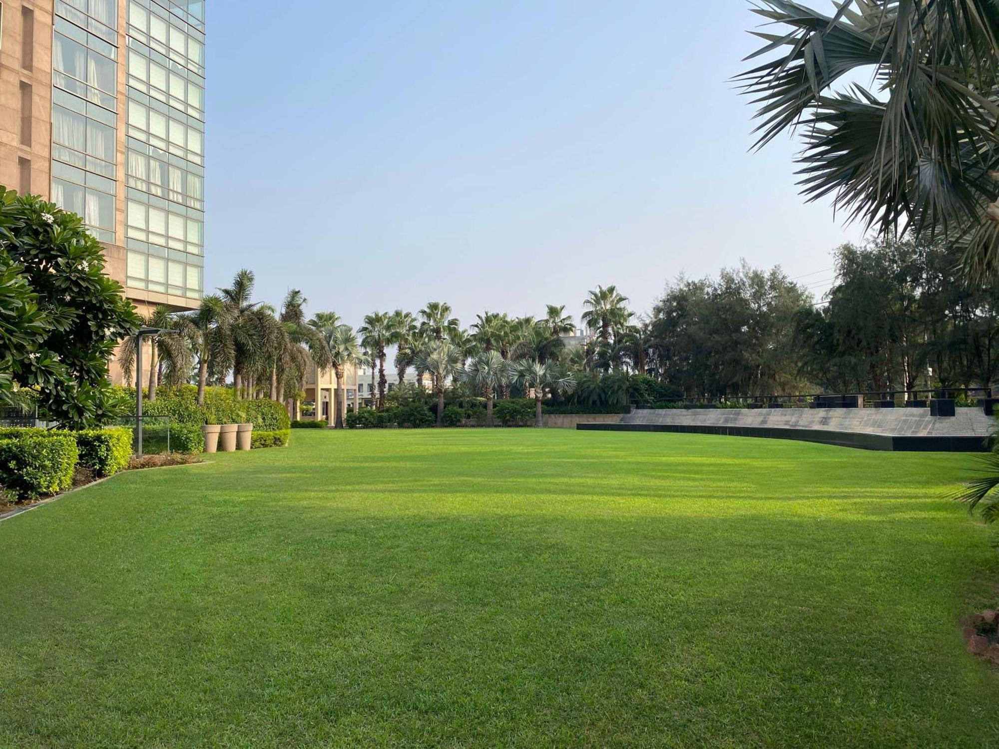 Radisson Blu Hotel Amritsar Bagian luar foto The Gardens