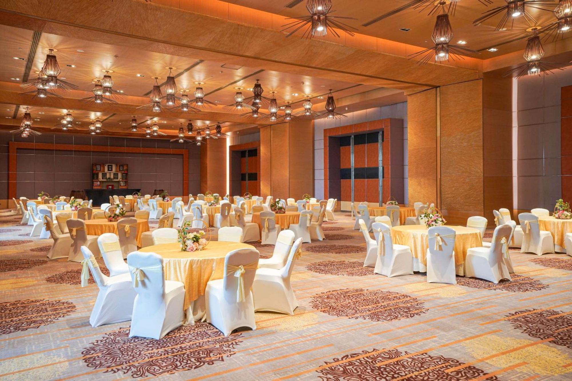 Radisson Blu Hotel Amritsar Bagian luar foto The Grand Ballroom